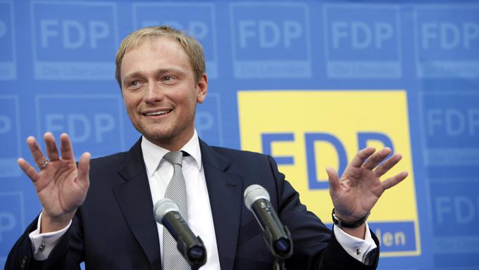 Lindner bo težko kdaj postal nemški kancler, mu bo pa septembra letos najverjetneje uspelo FDP znova vrniti v zvezni parlament. Iz njega je namreč stranka izpadla leta 2013. | Foto: Reuters