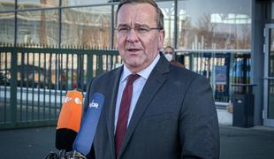 Nemški obrambni minister svari pred ruskim napadom na Nato
