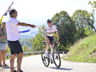 Mogočne Nizozemke nadzorujejo dirko, Demi Vollering brani naslov