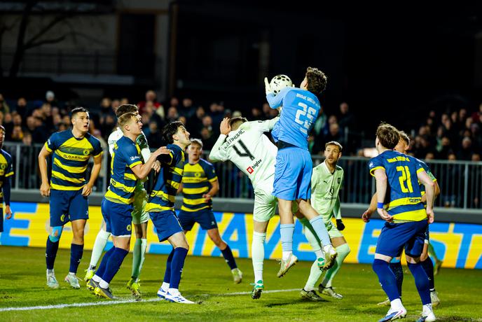 Brinje in Nafta spet na zmagoviti poti, prva zmaga za Gorico