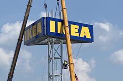 Ikea pred ljubljansko trgovino postavila 48 metrov visok stolp #foto