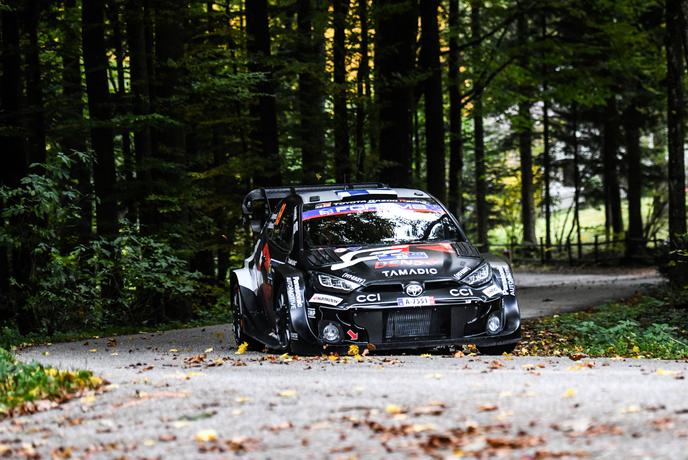 Ogier samo še šest desetink pred Rovanpero #video