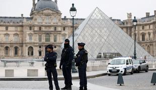 Tatovi v pičlih sedmih minutah oropali Louvre: "Plen je neprecenljiv" #video