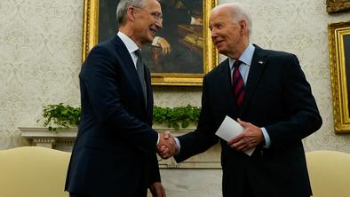 Stoltenberg obiskal Bidna: Toliko denarja za obrambo v več desetletjih še ni bilo