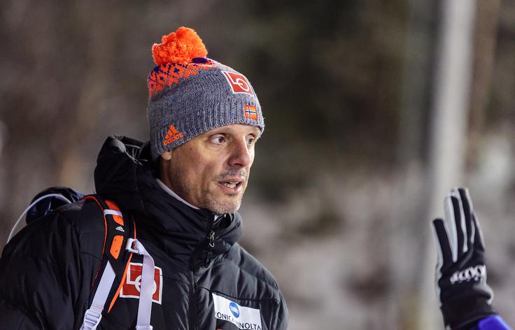 "Žalostno je, da Daniel ne bo mogel sodelovati na svetovnem prvenstvu. Verjamem, da bi se izkazal, a zdravniki pravijo, da ne sme skakati šest tednov;" pravi trener Alexander Stöckl. | Foto: Sportida