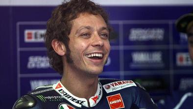 Valentino Rossi na reli v Monzo, med mehaniki tudi Slovenec