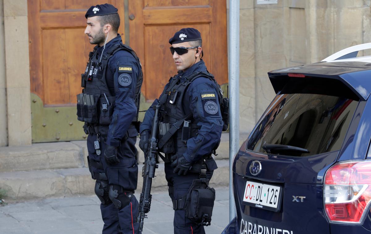Karabinjerji | Italijanska policija je na Siciliji aretirala novoizbranega šefa mafijske organizacije Cosa Nostra. | Foto Reuters