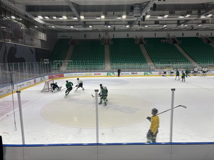 Hokejisti Olimpije na petkovem treningu v Tivoliju. | Foto: Nejc Molan/STA