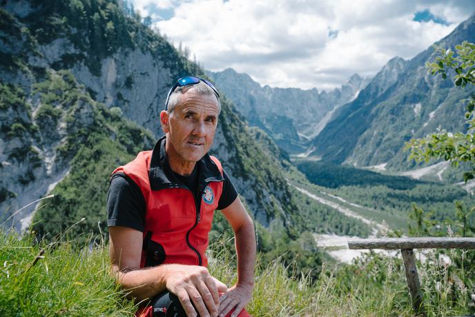 Izpoved gorskega reševalca, ki je ob srečanju s smrtjo tudi sam poklical na pomoč #video