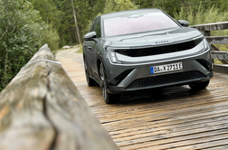 Škoda je šla na vse ali nič: največji SUV prinaša vrsto novosti, kaj zmore na cesti?