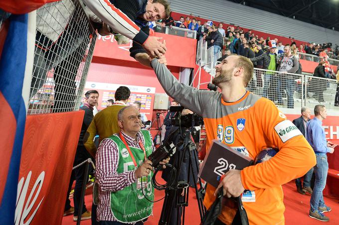 Največje presenečenje na tekmi proti Španiji je bil slovenski vratar Urh Kastelic, ki je s svojimi obrambami paral živce španskim rokometašem. | Foto: Sportida