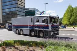 Kaj sta prevažala tovornjaka, namenjena v Banko Slovenije?
