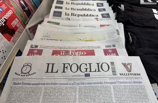 Italijanski časopis z novicami, ki jih piše umetna inteligenca