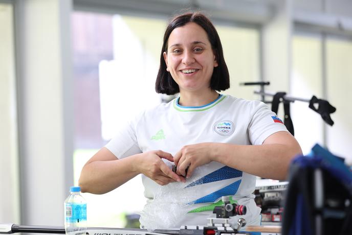 Od slovenskih strelk napredovala le Urška Kuharič