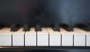Mladi pianisti se bodo pomerili za Chopinov zlati prstan