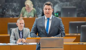 Aleš Rezar bo preiskoval, ali se politika vpleta v policijo