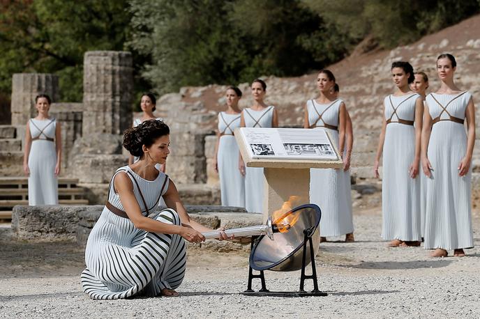 Olimpia - prižiganje olimpijskega ognja 2017 | Prižiganje olimpijskega ognja v Olimpiji v Grčiji bo lahko spremljalo le sto ljudi. | Foto Reuters