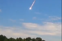 Znanstveniki potrdili: meteorit, ki je padel na hišo, starejši od našega planeta