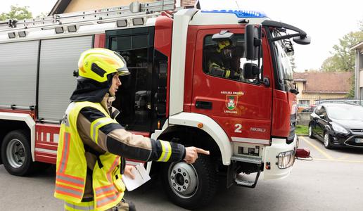 Otroke še pravočasno umaknili s prizorišča požara