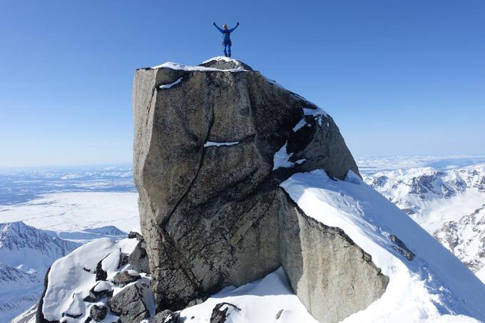 Janez Svoljšak na do prihoda slovenskih alpinistov še neosvojenem vrhu Wailing Wall. | Foto: Miha Zupin