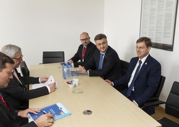 Andrej Plenković je v enem tednu za nekaj časa podaljšal življenje Agrokorju in sklenil novo vladno koalicijo. V Sloveniji, kjer vlado vodi Miro Cerar, si je to nemogoče predstavljati.  | Foto: STA ,