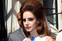 Lana Del Rey postala obraz avtomobilov jaguar