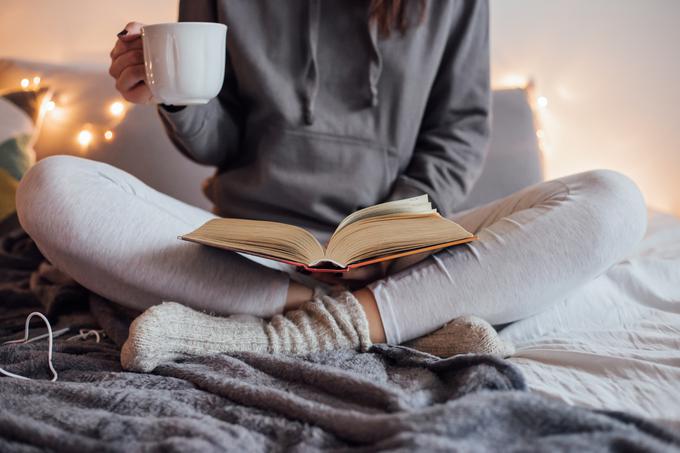 Dan v postelji se zdi super ideja, a če se le da, se vsaj za 20 minut odpravite na svež zrak. | Foto: Thinkstock