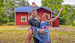 Slovenca, ki sta na Švedskem kupila hišo sredi ničesar in jo sama prenovila