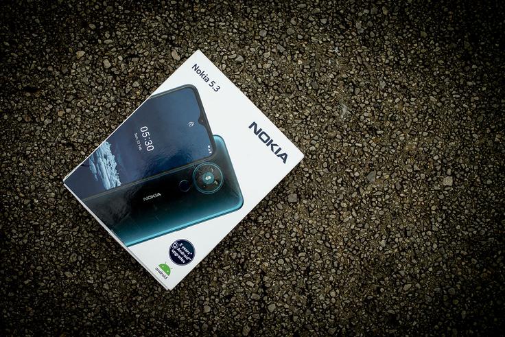 Zavojček s pametnim telefonom Nokia 5.3 | Foto: Ana Kovač