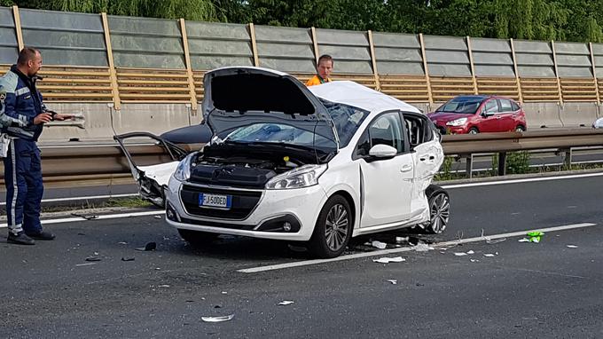 Nesreča na avtocesti mimo Vrhnike se je zgodila danes okrog osme ure zjutraj. | Foto: Gregor Pavšič