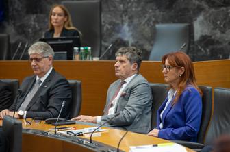 Katič in Poklukarju prenehala funkcija ministra