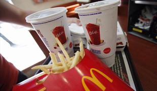 Zaposlena v restavraciji McDonald's odpuščena zaradi plačila hrane gasilcem