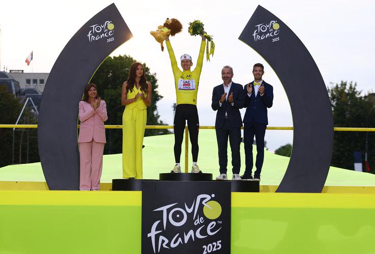 Julija je še četrtič v karieri slavil skupno zmago na Dirki po Franciji. Na poti do te je zmagal v četrti, sedmi, dvanajsti ter 13. etapi. | Foto: Reuters