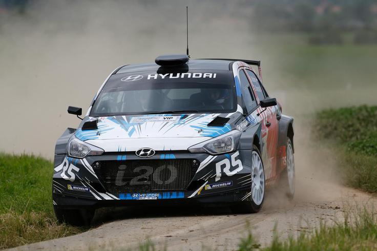 Hyundai i20R5 ima 1,6-litrski turbo motor, moč se prenaša na vsa štiri kolesa. | Foto: 