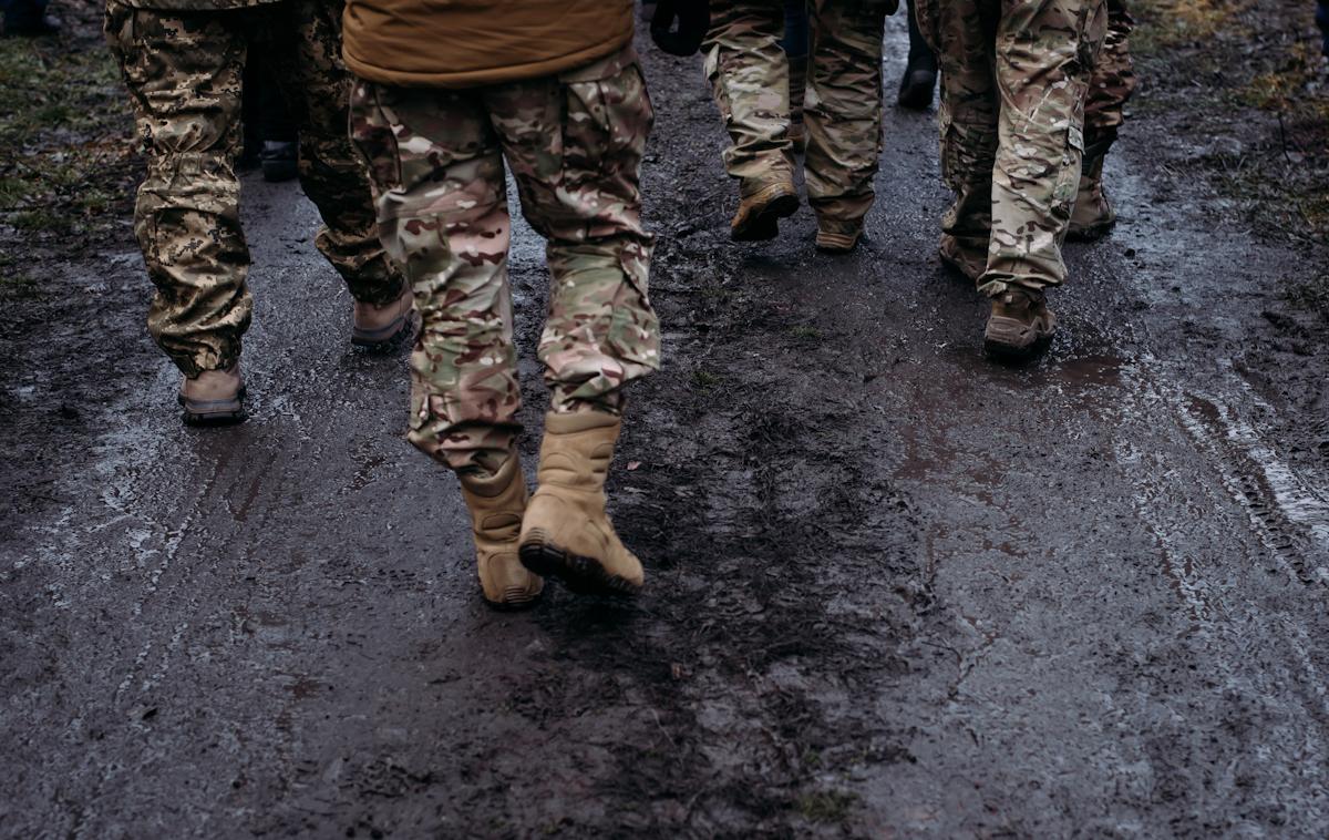 Vojska, vojaki | "Bolj ko bo Ukrajina potrebovala nabornike, da bi povečala svojo vojsko, večja bo potreba po okrepljenem usposabljanju," je poudaril francoski obrambni minister Sebastien Lecornu. | Foto Shutterstock