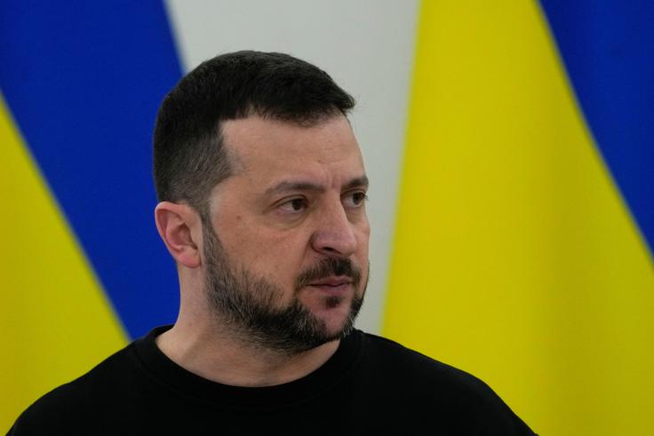 Zelenski je zaveznike vnovič pozval tudi k odpravi omejitev glede uporabe orožja dolgega dosega, ki ga želijo v Kijevu uporabiti za napade na cilje globoko v notranjosti ruskega ozemlja. | Foto: Reuters
