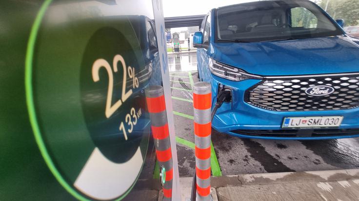 Ford e-tourneo custom kombi | Foto: Gregor Pavšič