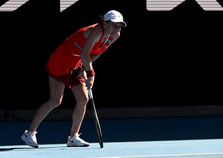 Simona Halep je bila med dvobojem povsem na koncu z močmi. | Foto: Guliverimage/Vladimir Fedorenko