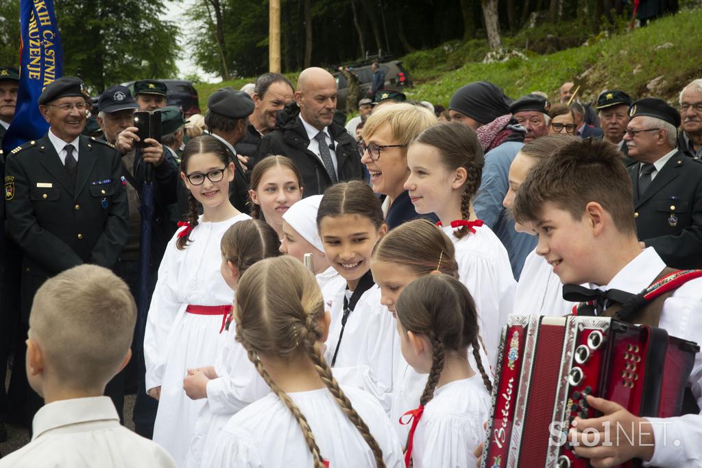 Slovesnost ob dnevu slovensko-britanskega prijateljstva, predsednica republike Nataša Pirc Musar, črnomaljski župan Andrej Kavšek ter veleposlanica Združenega kraljestva Velike Britanije in Severne Irske v Sloveniji Tiffany Sadler.