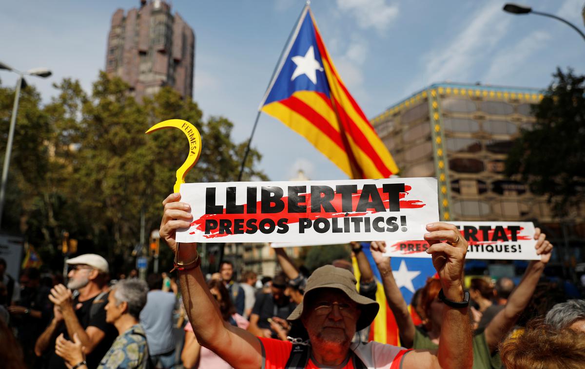 Protestniki v Barceloni | Foto Reuters