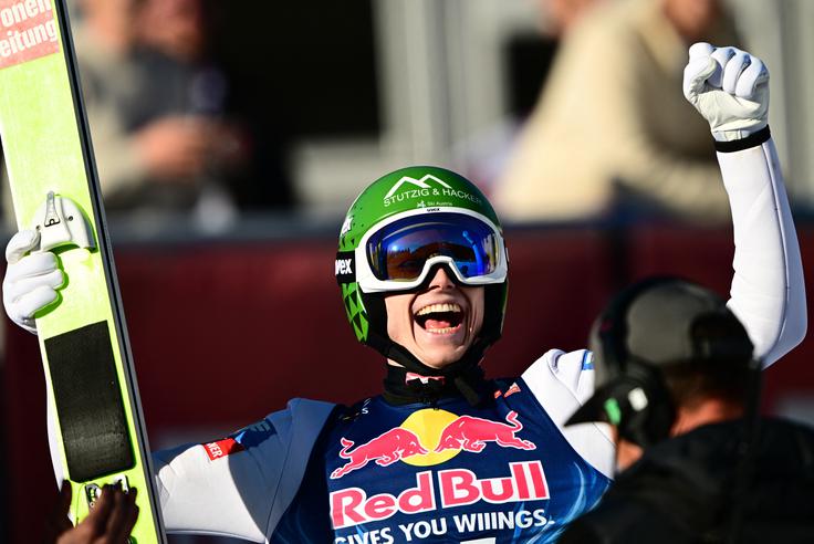 Jonas Schuster se pri 22. letih veseli prvih stopničk svetovnega pokala. | Foto: Reuters