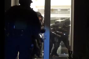 Hrvaški policisti posneli akcijo zajetja Kitajcev v klicnem centru #video