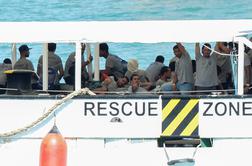Kritično na krovu: na enem čolnu kar 400 migrantov #video
