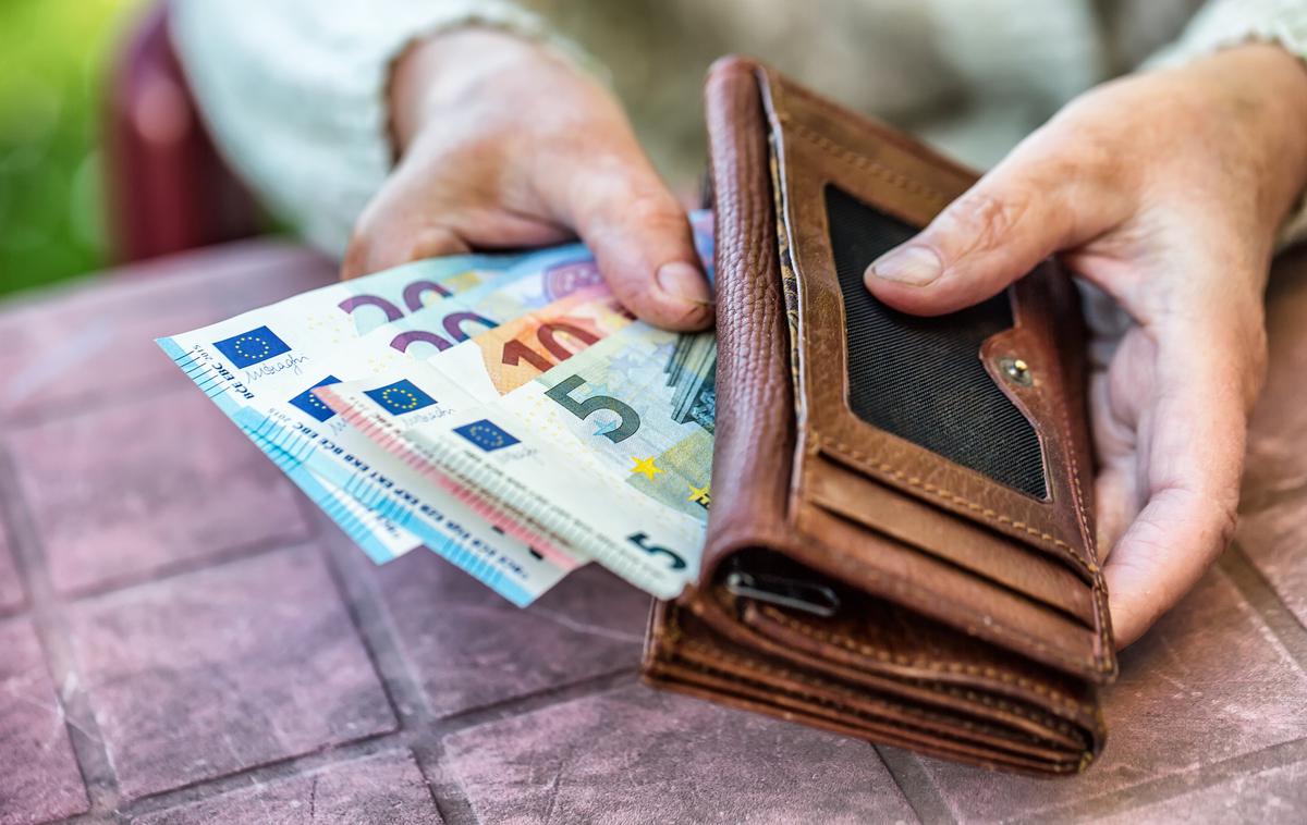 denarnica evri denar | Upokojenci z nižjimi pokojninami in invalidi danes dobijo solidarnostni dodatek. | Foto Thinkstock