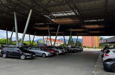 Nekateri stanovalci so si prisvojili skupne garaže. Upravnik pa nič. #pravni nasvet