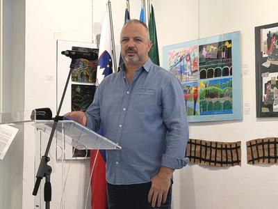Kriminalisti v preiskavi korupcije v zdravstvu zasegli več nedovoljenih daril