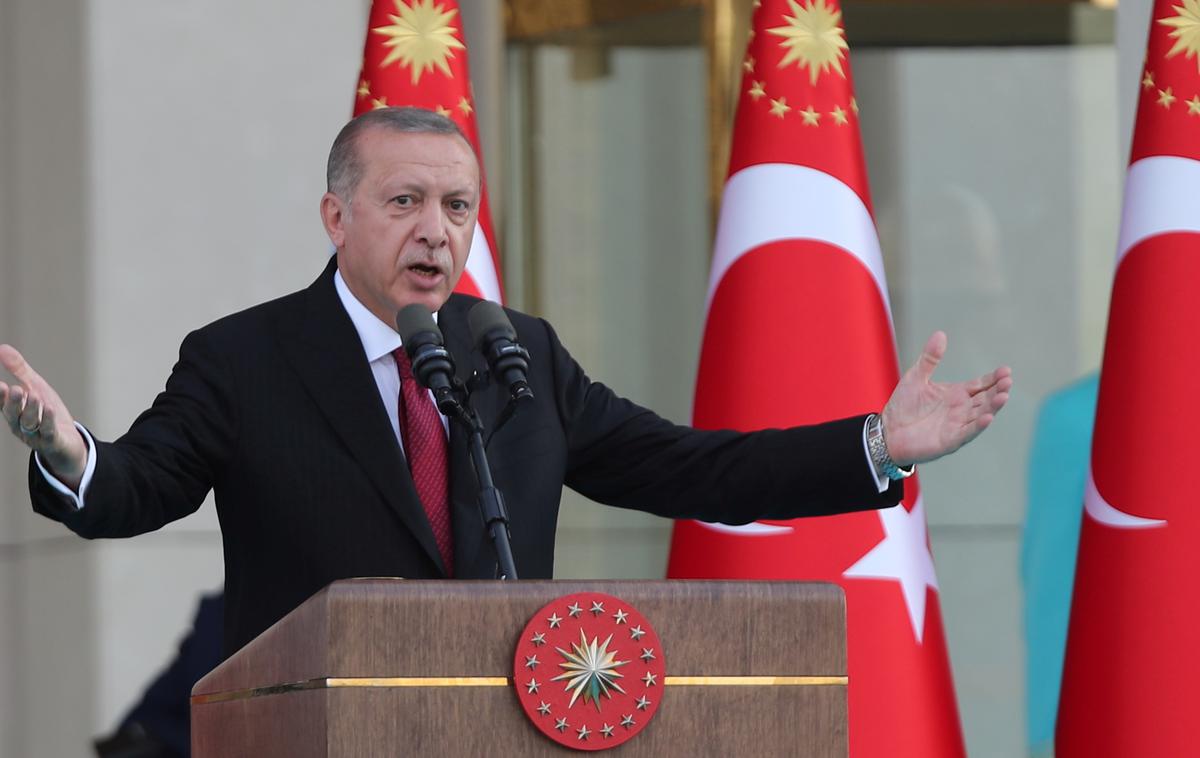 Recep Tayyip Erdogan | ZDA so sankcije proti Turčiji uvedle zaradi spora glede ameriškega pastorja Andrewa Brunsona. Na fotografiji turški predsednik Erdogan. | Foto Reuters