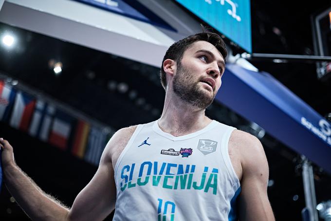 Mike Tobey je postavil izid prvega polčasa, v prvih 20 minutah je štirim točkam dodal še sedem skokov. | Foto: FIBA