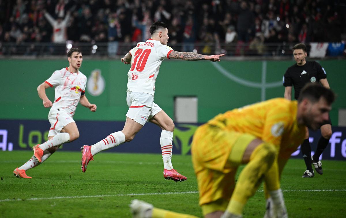 Benjamin Šeško | Benjamin Šeško je z desetimi zadetki deveti najboljši strelec bundeslige. Med tednom je zadel tudi v pokalu. | Foto Reuters