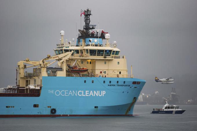 The Ocean Cleanup se kot neprofitna organizacija financira izključno od donacij. Med sponzorji čiščenja oceanov so tudi nekatera svetovno znana imena, kot sta Marc Benioff, ustanovitelj in direktor tehnološkega velikana Salesforce, in vlagatelj Peter Thiel, ki je z Elonom Muskom leta 1999 zagnal plačilni servis PayPal. Z organizacijo sodeluje tudi danski Maersk, največji operater kontejnerskih ladij na svetu. | Foto: AP / Guliverimage